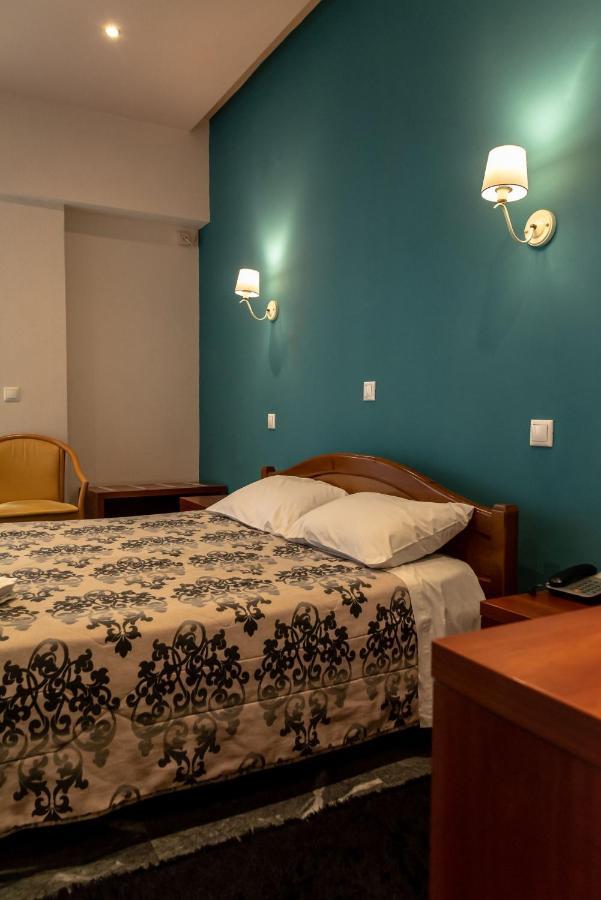Telis Hotel Aigio Exteriör bild